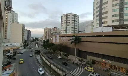 Alugo apartamento, 2 quartos e dependências, na avenida maracanã ao lado do shopping tijuca e à 500m do metrô saes pena
