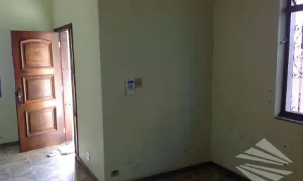Casa com 4 quartos para alugar na Rua Doutor Urbano Figueira, Centro, Taubaté