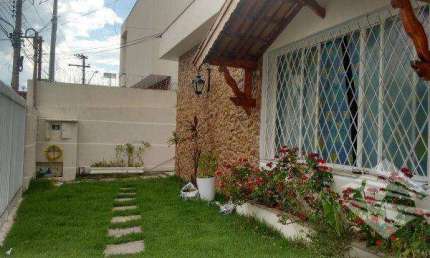 Casa com 4 dormitórios à venda, 200 m² - Centro - Taubaté/SP