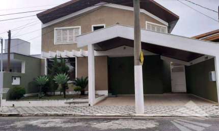Sobrado com 4 dormitórios à venda, 210 m² - Vila Jaboticabeira - Taubaté/SP