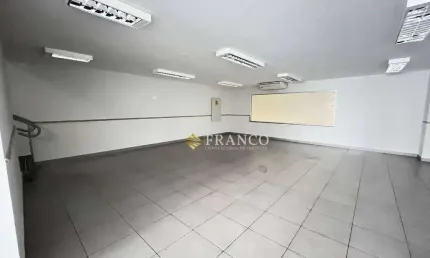 Ponto comercial com 15 salas para alugar na Rua Visconde do Rio Branco, Centro, Taubaté