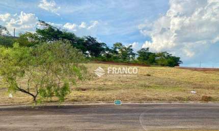 Terreno à venda na Avenida Doutor Félix Guisard Filho, Cataguá, Taubaté