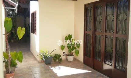 Casa com 3 dormitórios à venda, 134 m² - Centro - Tremembé/SP