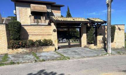 Sobrado com 4 dormitórios à venda, 334,45m² - Residencial Santa Lucia - Tremembé/SP