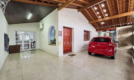 Casa com 3 dormitórios à venda, 190 m² - Vila Santa Isabel - Taubaté/SP