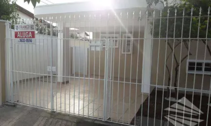 Casa com 3 quartos para alugar na Rua Alexandre Fleming, Jardim Maria Augusta, Taubaté