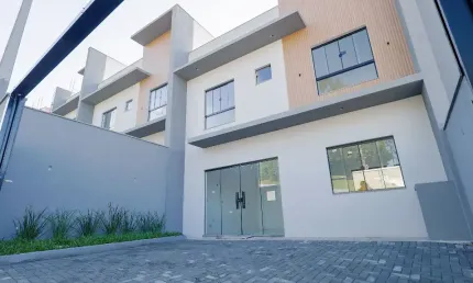 Sobrado Geminado com 1 suíte mais 2 quartos à venda no bairro Boa Vista em Joinville-SC por R$ 587.000,00