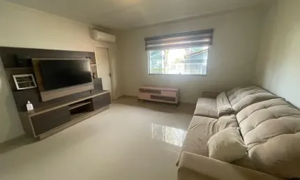 Casa térrea  averbada com 4 quartos  à venda no bairro glória em joinville - sc por r$ 1.200.000,00.