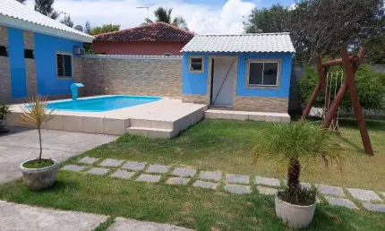 Linda casa com 2 quartos, piscina e energia solar - Praia Seca