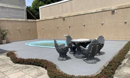 Residência de Luxo com 4 Quartos, Piscina e Área Gourmet Próxima à Orla