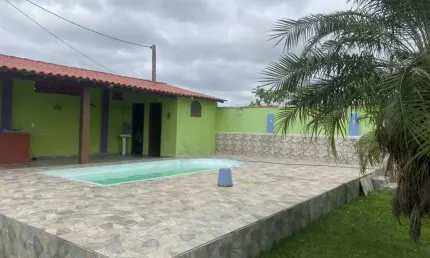 Casa com Piscina, Galpão e Edícula em Localização privilegiada
