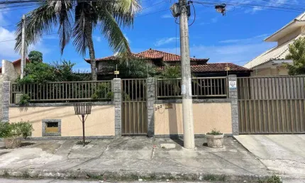 Casa com 3 quartos  (1 suite)  espaço e lazer na Vila Capri - Araruama - RJ