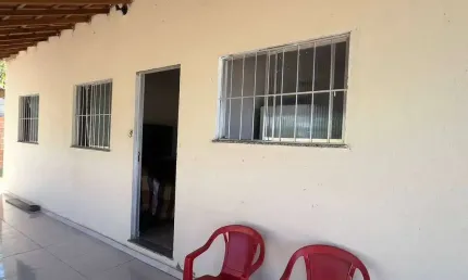 Casa  com 2 quartos e  varanda  espaçosa  em  Iguabinha- Araruama RJ