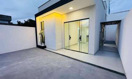 Casa Linear com 2 quartos (1 suíte) no Jardim Peró, Cabo Frio - RJ