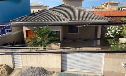 Casa linear com 3 quartos em Condomínio dos Pássaros, Cabo Frio/RJ