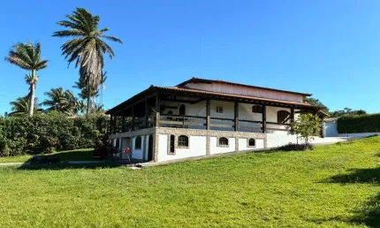 Casa com 5 quartos (2 suítes) e área de lazer na vila capri - araruama/rj