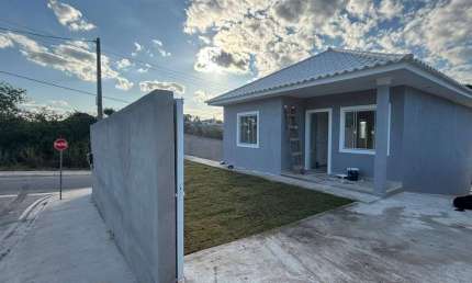Casa de primeira locação com piscina em Engenho Grande/RJ