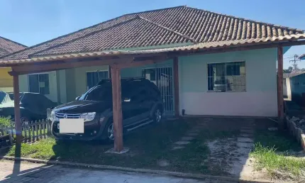 Casa com 2 quartos (1 suíte) em condomínio, Araruama/RJ