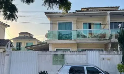 Casa duplex com acabamentos de alto padrão à venda em Cabo Frio/RJ