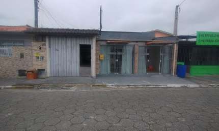 Casa à venda com 3 quartos e 1 sala comercial em Biguaçu/SC.