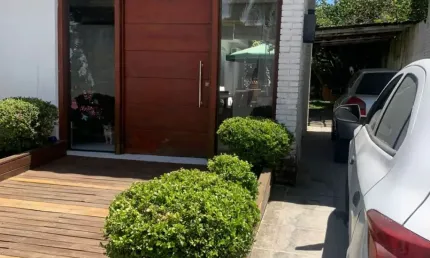 Casa Alto Padrão, 350 m² com piscina, na praia do Laranjal- RS