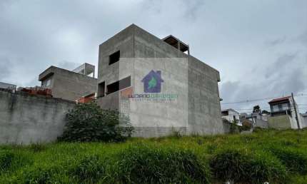 Venda de casa em Jardim Serra Grande, Caieiras: 300m², 2 dormitórios, 1 suíte, 4 banheiros por R$ 730.000. Oportunidade!