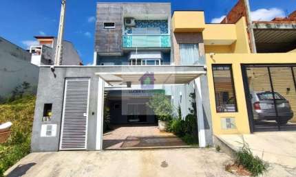 Luxuosa Casa à Venda em Jardim Europa - 3 Suítes, e outro ambiente que pode ser escritório ou suíte,200m²