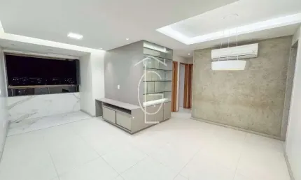 Belíssimo apartamento reformado e com móveis em casa amarela