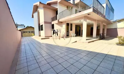 Casa com 6 dormitórios a poucos passos da futura Av. Beira-Mar no Jardim Atlântico