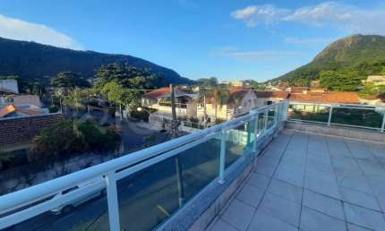Casa Triplex de 4 quartos, com 278m², à venda em São Francisco, Niterói/RJ