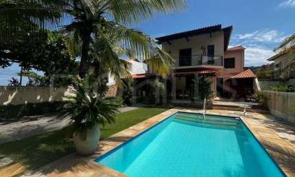 Casa de Alto Padrão com 5 quartos, à venda na quadra da Praia de Itacoatiara, Niteró/RJ