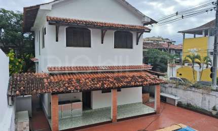 Casa Duplex de 5 quartos, com 360m², para alugar em São Francisco, Niterói/RJ