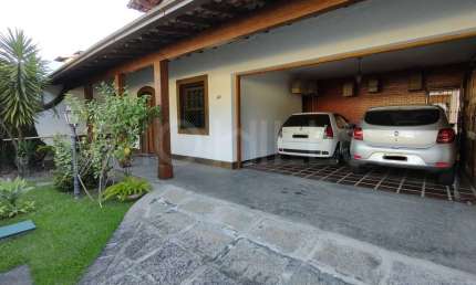 Casa Duplex de 5 quartos, com 360m², à venda em São Francisco, Niterói/RJ