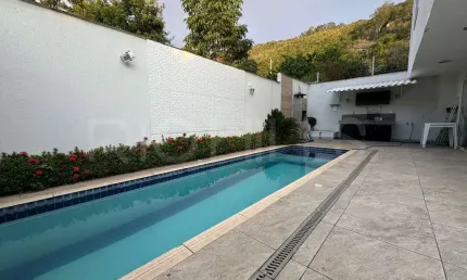 Casa de 3 quartos, com 180m², à venda em São Francisco, Niterói/RJ