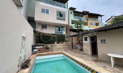 Casa Triplex de 4 quartos, com 188m², à venda em Itaipu, Niterói/RJ