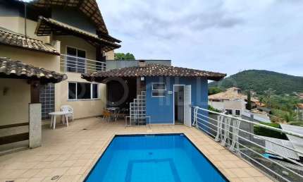 Casa Duplex de 4 quartos, com 303m², à venda em Maria Paula, Niterói/RJ