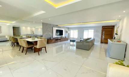 Casa Duplex de Alto Padrão com 5 quartos e 274m², à venda em Camboinhas, Niterói/RJ