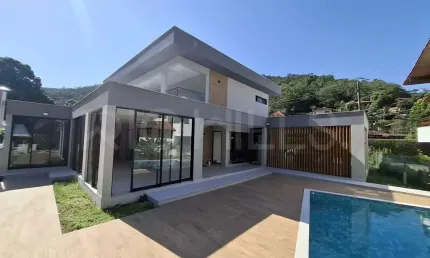 Casa em Condomínio com 4 quartos e 250m², à venda em Piratininga, Niterói/RJ
