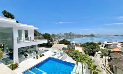 Casa de Luxo em Condomínio com 4 quartos e 1.400m², à venda em Charitas, Niterói/RJ