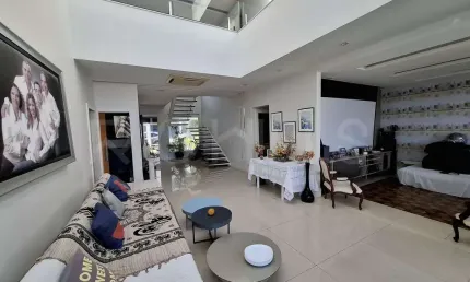 Casa em Condomínio com 4 quartos e 480m², à venda em Charitas, Niterói/RJ