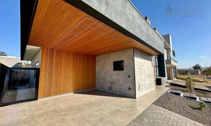 Casa Térrea com Piscina,  em Condomínio Zona Leste de Londrina