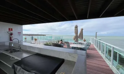Apartamento mobiliado pé na areia — condomínio janeiro, joão pessoa/pb