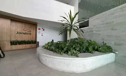 Apartamento mobiliado pé na areia — condomínio janeiro, joão pessoa/pb