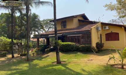 Casa à venda em Chapada dos Guimarães-MT: 4 quartos, 2 suítes, 3 salas, 300m². Aproveite esta oportunidade!