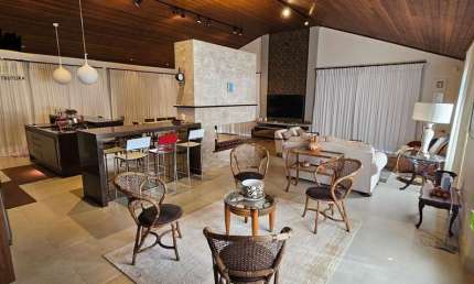 Imperdível oportunidade! Casa à venda em Chapada dos Guimarães-MT, toda mobiliada, 4 quartos, 2 suítes, 3 salas, 4 vagas, 208,30 m².