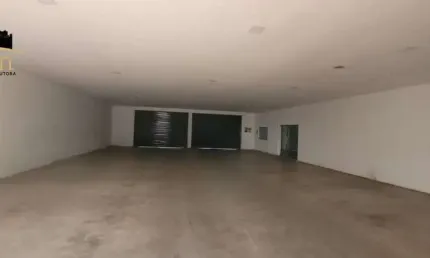 Salão Comercial à Venda em Várzea Grande-MT  6 Salas, 6 Banheiros, 5 Vagas de Garagem  220 m² no Bairro Cristo Rei