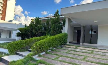 Casa Térrea de Alto Padrão para Locação no Condomínio Village das Américas | 4 Suítes, Piscina e Condomínio Fechado ? Cuiabá/MT