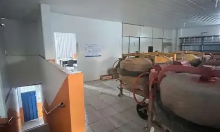 Excelente Oportunidade: Salão Comercial na Avenida João Gomes Sobrinho em Cuiabá-MT - 02 Salas, 02 Banheiros, 04 Vagas de Garagem!