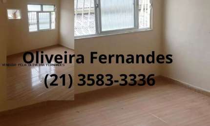 Casa com dois quartos e garagem para dois carros a venda em São Gonçalo.