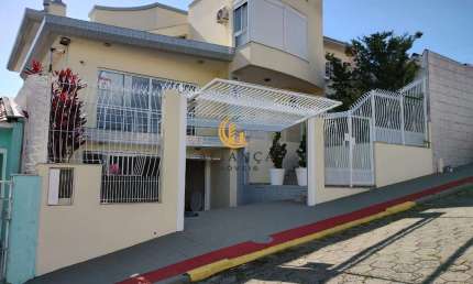 Casa à venda no bairro Capoeiras - Florianópolis/SC